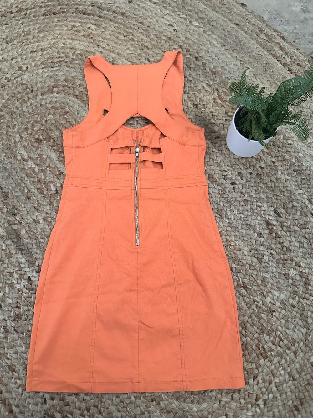 ORANGE CUT OUT MINI DRESS - Picture 3 of 6
